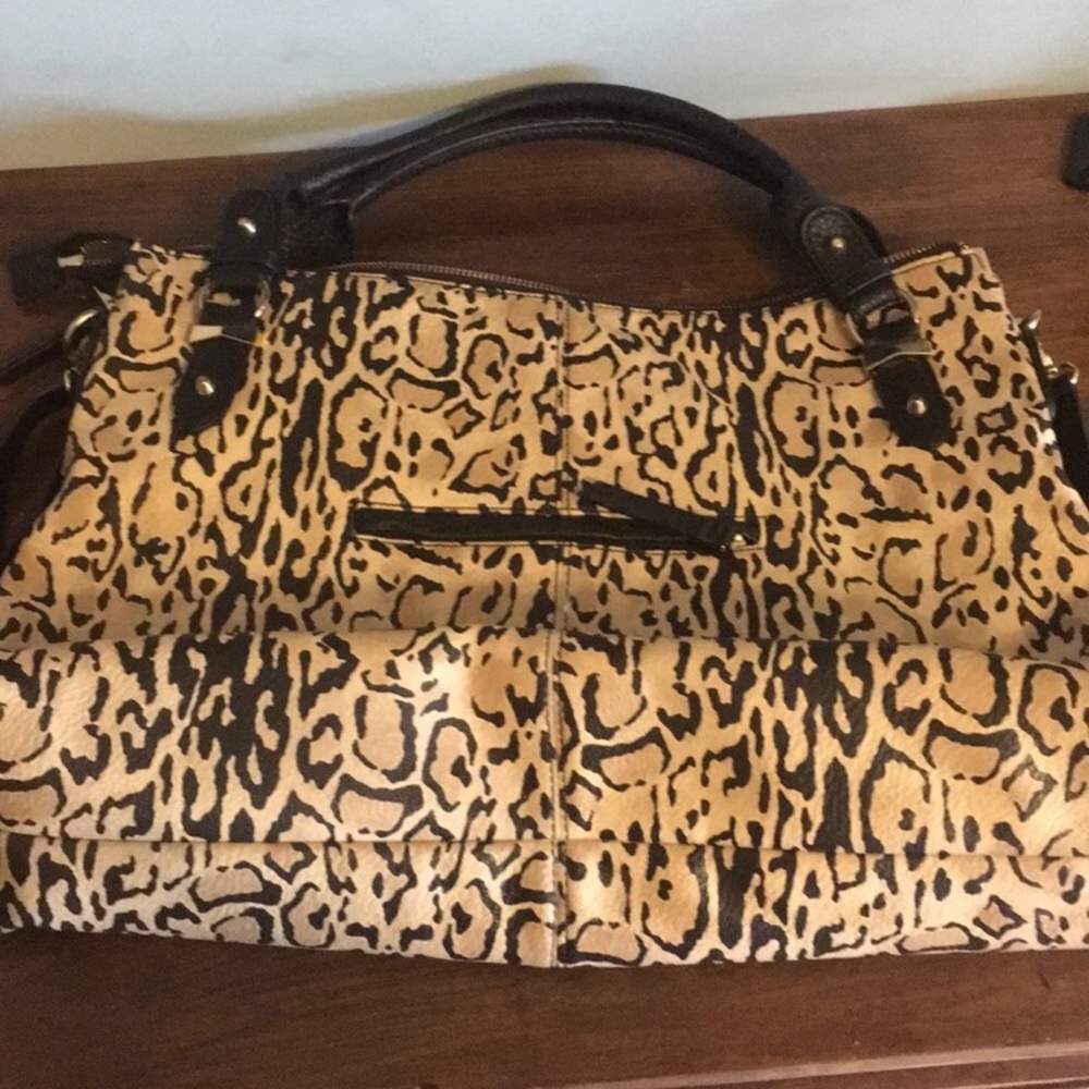 Jessica Simpson Mara looking for a purse like this